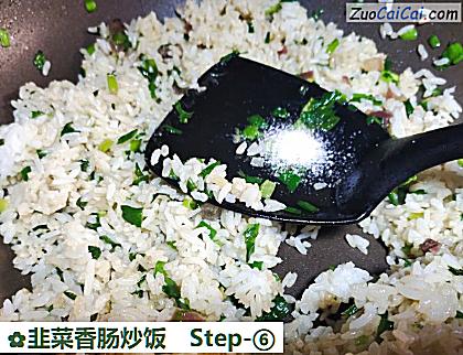 韭菜香肠炒饭做法第六步骤