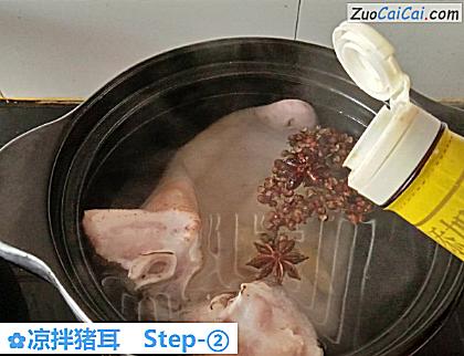 凉拌猪耳做法第二步骤
