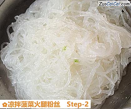 凉拌菠菜火腿粉丝做法第二步骤