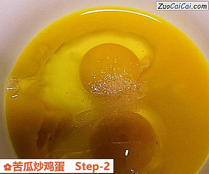 苦瓜炒鸡蛋做法第二步骤