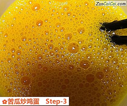 苦瓜炒鸡蛋做法第三步骤