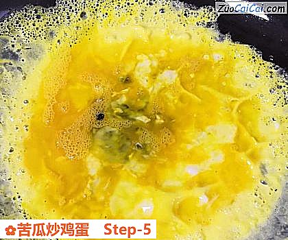 苦瓜炒鸡蛋做法第五步骤