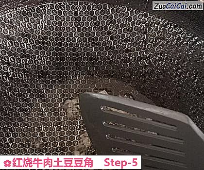 红烧牛肉土豆豆角做法第五步骤
