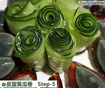 皮蛋黄瓜卷做法第五步骤