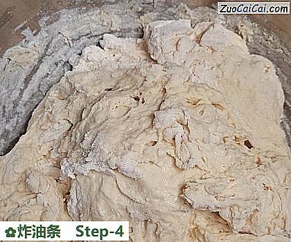 炸油条做法第四步骤