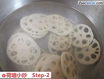 荷塘小炒做法第二步骤