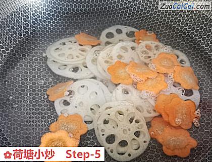 荷塘小炒做法第五步骤