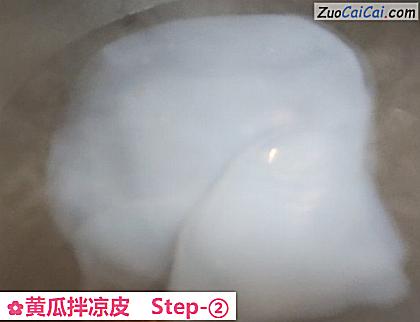 黄瓜拌凉皮做法第二步骤