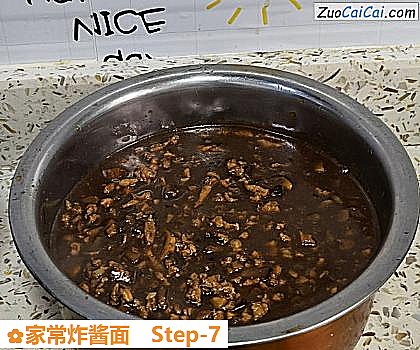 家常炸酱面做法第七步骤