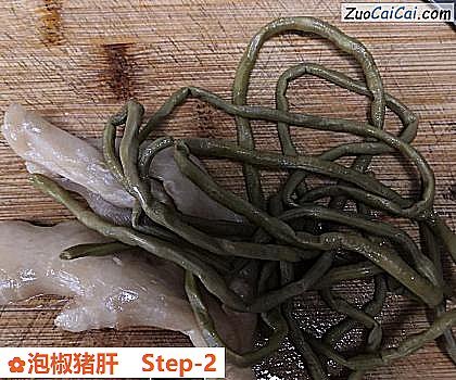 泡椒猪肝做法第二步骤