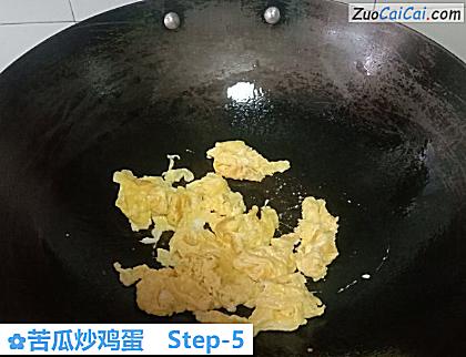 苦瓜炒鸡蛋做法第五步骤