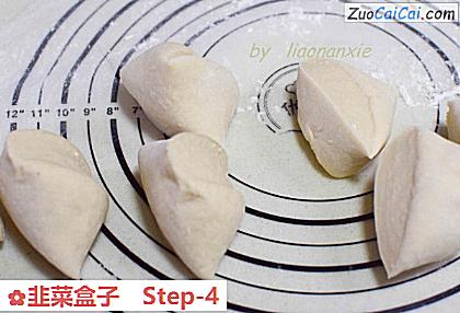 韭菜盒子做法第四步骤