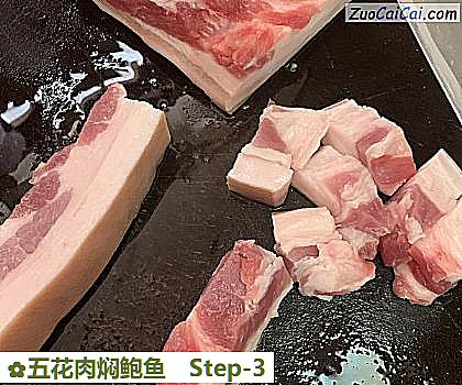 五花肉焖鲍鱼做法第三步骤