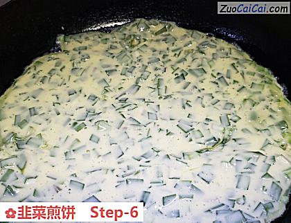 韭菜煎饼做法第六步骤