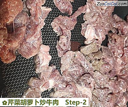 芹菜胡萝卜炒牛肉做法第二步骤