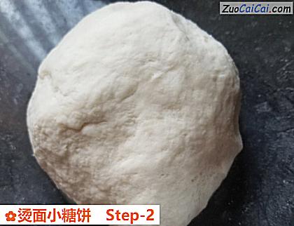 烫面小糖饼做法第二步骤