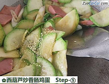 西葫芦炒香肠鸡蛋做法第五步骤