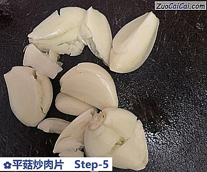 平菇炒肉片做法第五步骤