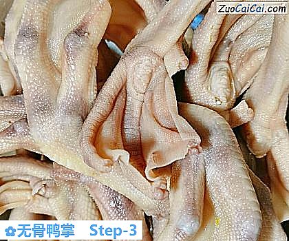 无骨鸭掌做法第三步骤