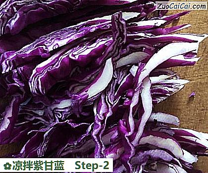 凉拌紫甘蓝做法第二步骤