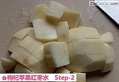 枸杞苹果红枣水做法第二步骤