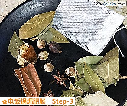 电饭锅焗肥肠做法第三步骤