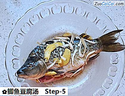 鲫鱼豆腐汤做法第五步骤