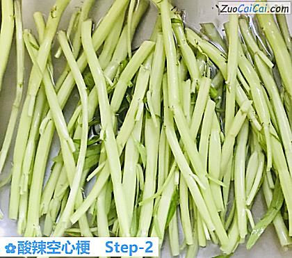 酸辣空心梗做法第二步骤