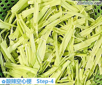 酸辣空心梗做法第四步骤