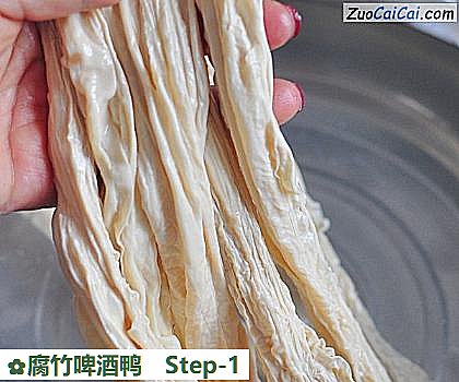 腐竹啤酒鸭做法第一步骤