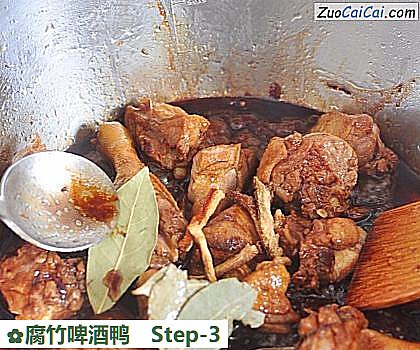 腐竹啤酒鸭做法第三步骤