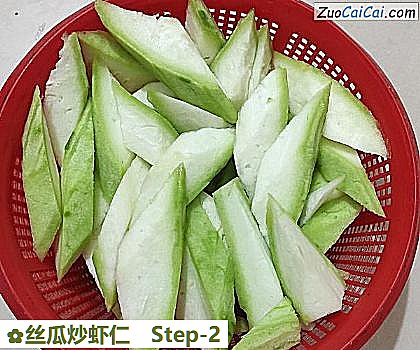 丝瓜炒虾仁做法第二步骤