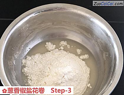 葱香椒盐花卷做法第三步骤