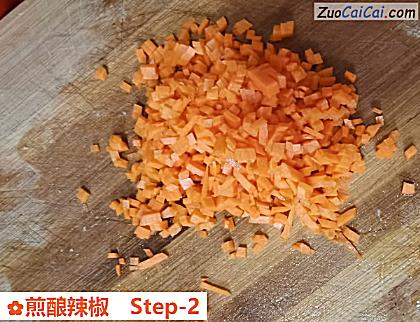 煎酿辣椒做法第二步骤