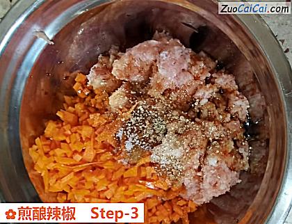 煎酿辣椒做法第三步骤