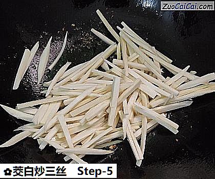 茭白炒三丝做法第五步骤