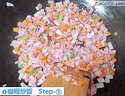 咖喱炒饭做法第五步骤