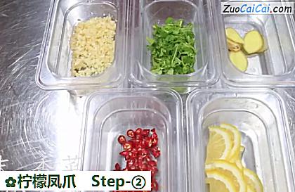柠檬凤爪做法第二步骤