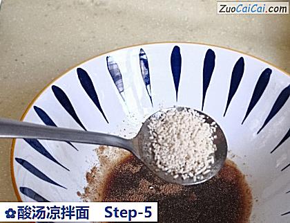 酸汤凉拌面做法第五步骤
