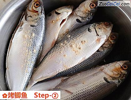 烤鲫鱼做法第二步骤