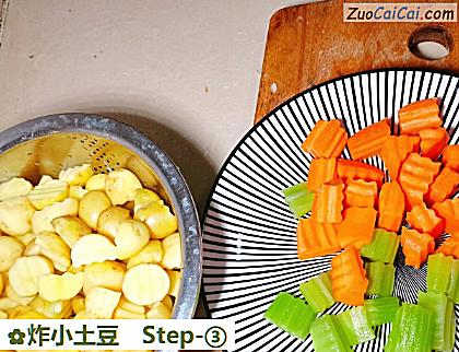 炸小土豆做法第三步骤