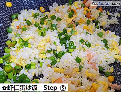 虾仁蛋炒饭做法第五步骤