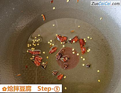 炝拌豆腐做法第五步骤