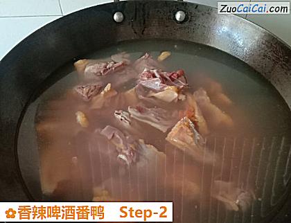 香辣啤酒番鸭做法第二步骤