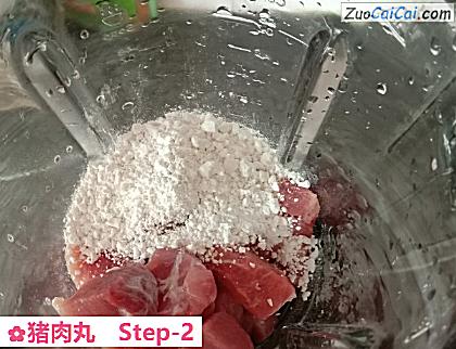 猪肉丸做法第二步骤