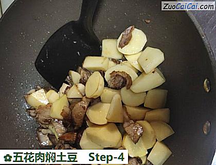 五花肉焖土豆做法第四步骤