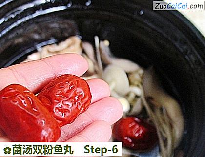 菌汤双粉鱼丸做法第六步骤