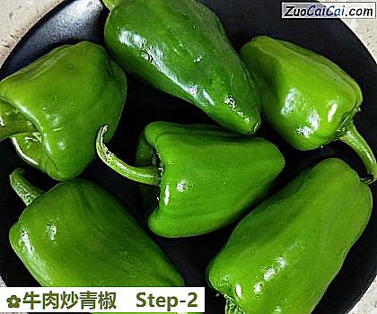牛肉炒青椒做法第二步骤