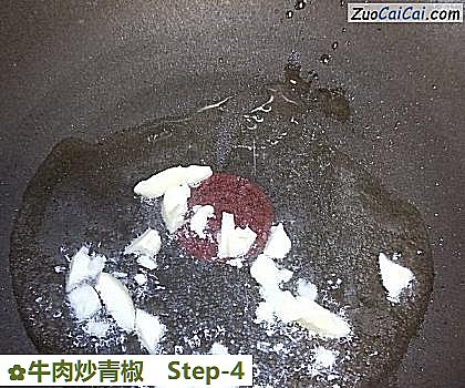 牛肉炒青椒做法第四步骤