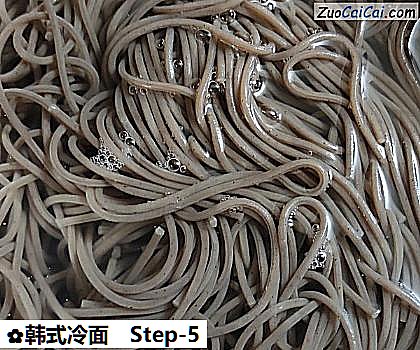 韩式冷面做法第五步骤